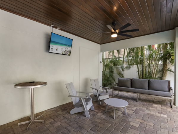 Six Bedroom Luxury Vacation Rental Anna Maria with Pool